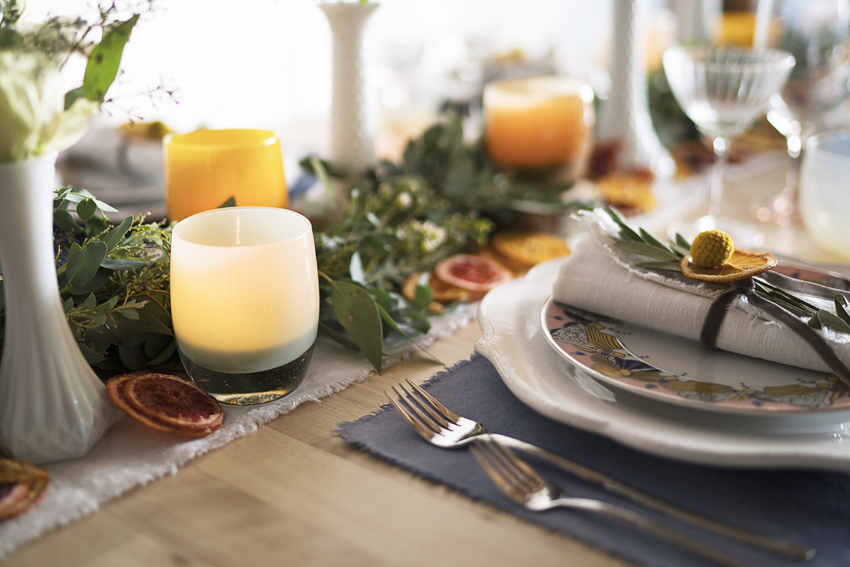 3 Thanksgiving Tablescapes That Break All The Rules