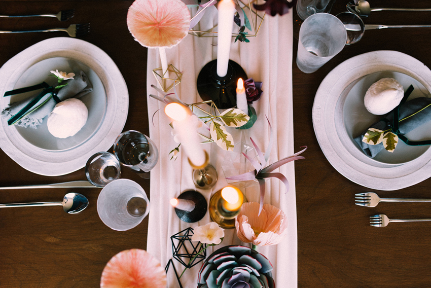 3 Thanksgiving Tablescapes That Break All The Rules