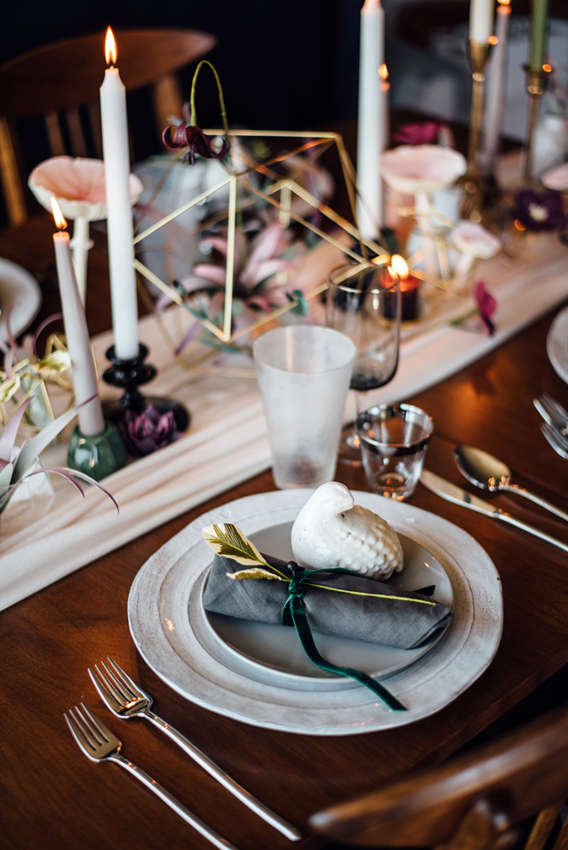 3 Thanksgiving Tablescapes That Break All The Rules