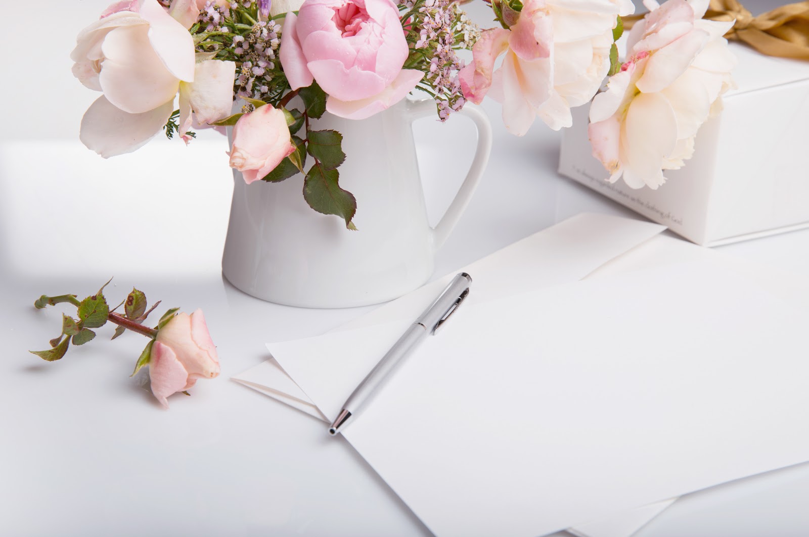 DIY Wedding Invitations: Flowers and paper