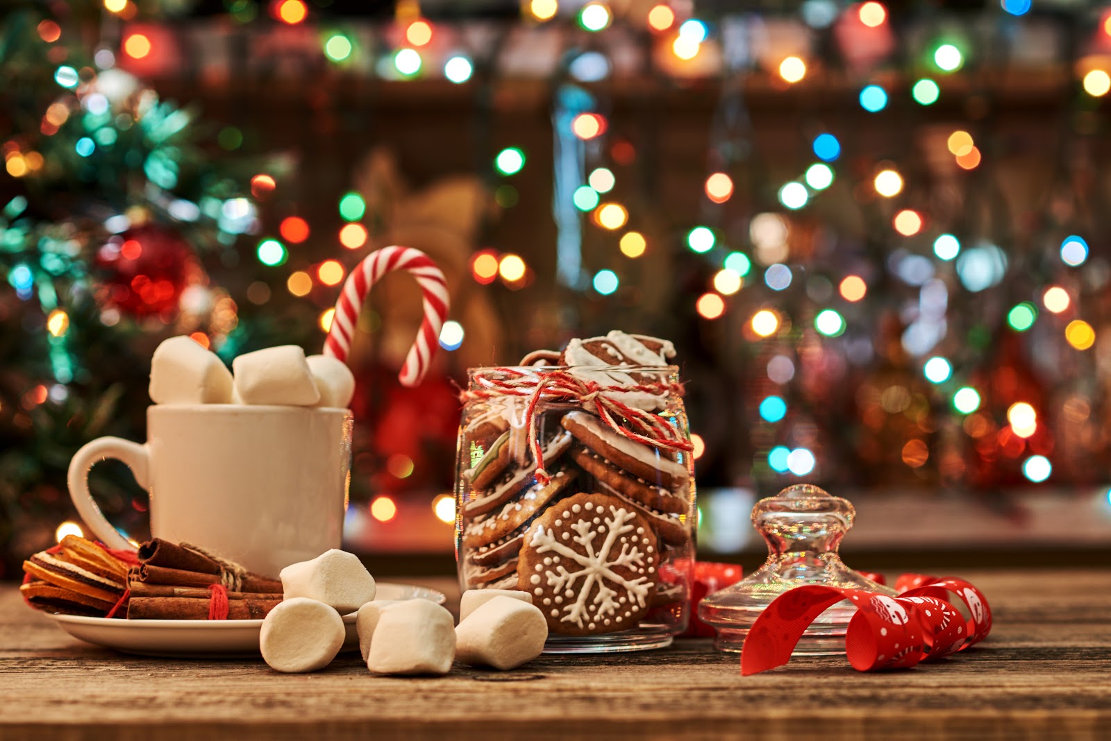 Christmas decorating ideas: A hot cocoa station
