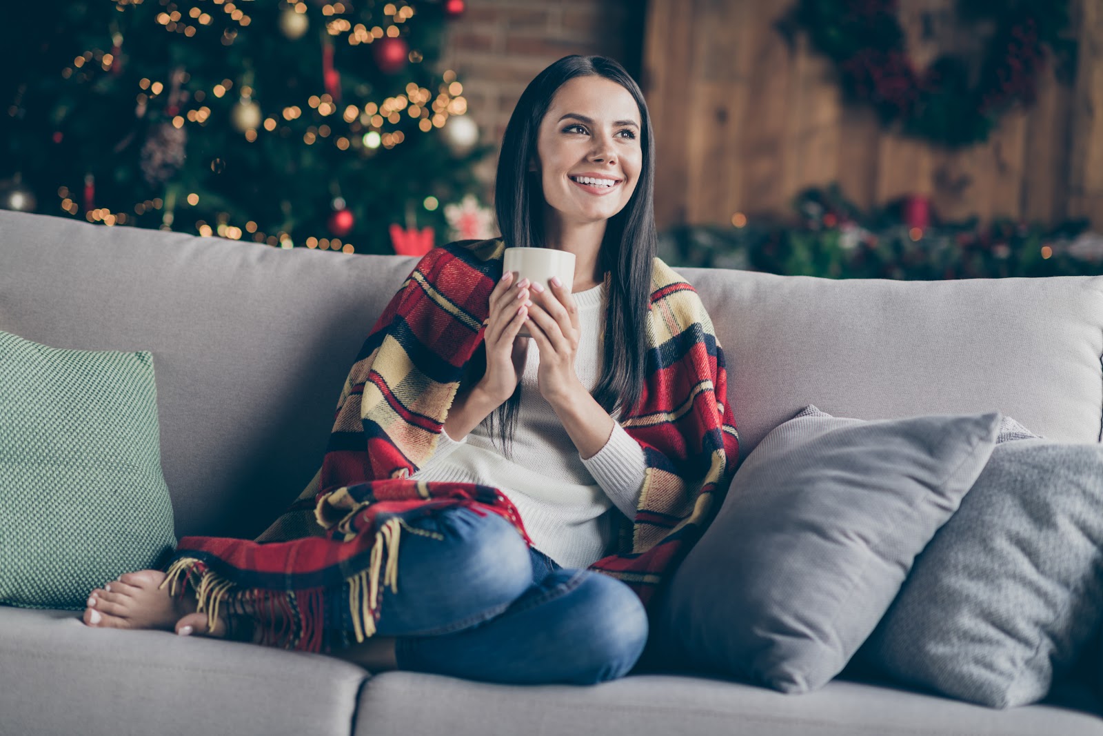 Christmas decorating ideas: A plaid Christmas blanket