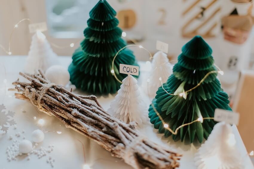 Winter wonderland baby shower: Christmas decors