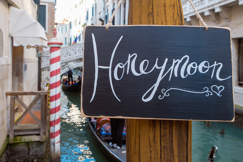 Honeymoon signage