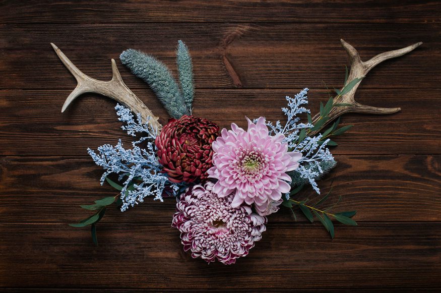fall wedding decorations: antlers with floral arrangement