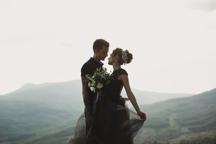 All black wedding: bride and groom looking at each other