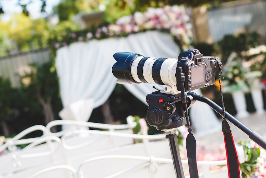 Average cost of a wedding: camera set-up with a stand