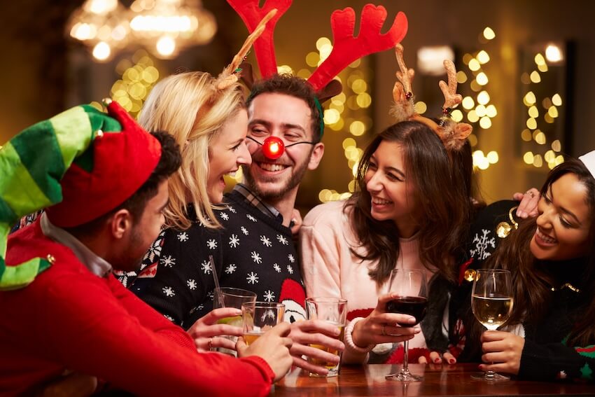 Friendsmas invitation: friends happily celebrating Christmas together