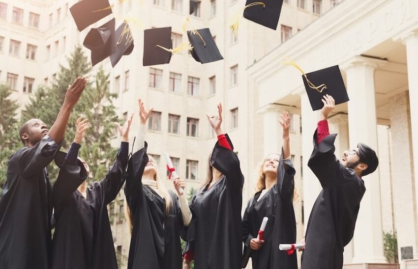 Graduation thank you cards: graduates throwing their graduation caps up into the air