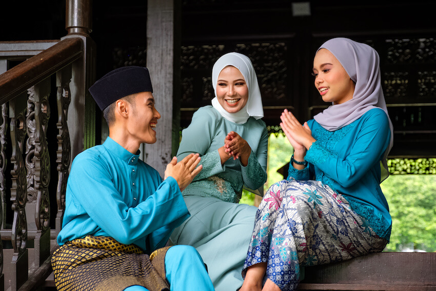Greetings for Ramadan: group of friends talking to each other