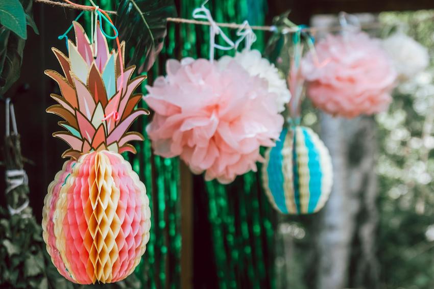 Jungle theme party: Tropical party decorations