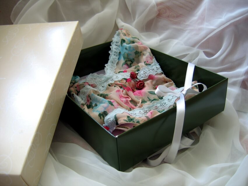 Lace lingerie with small flowers in a box