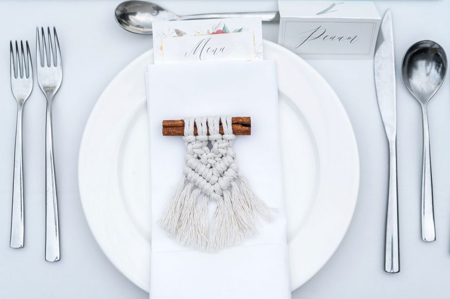 fall wedding decorations: plate with macrame rope and name card