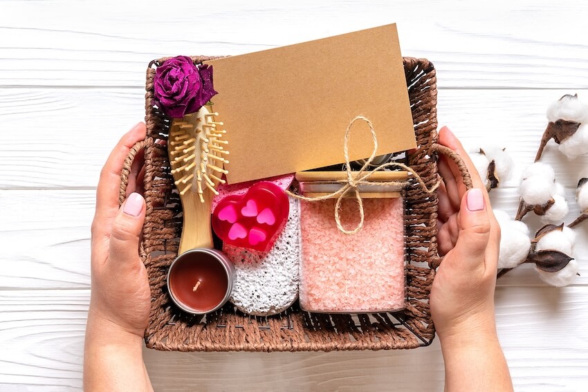 Bridesmaid gifts: personal care products in a basket