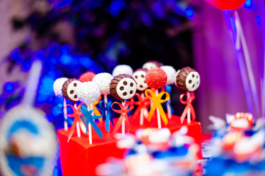 Two fast birthday: tires themed lollipops