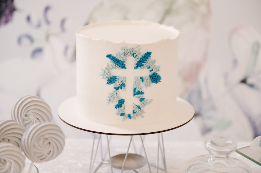 Ideas for baptism party: white baptismal cake with a cross design on it