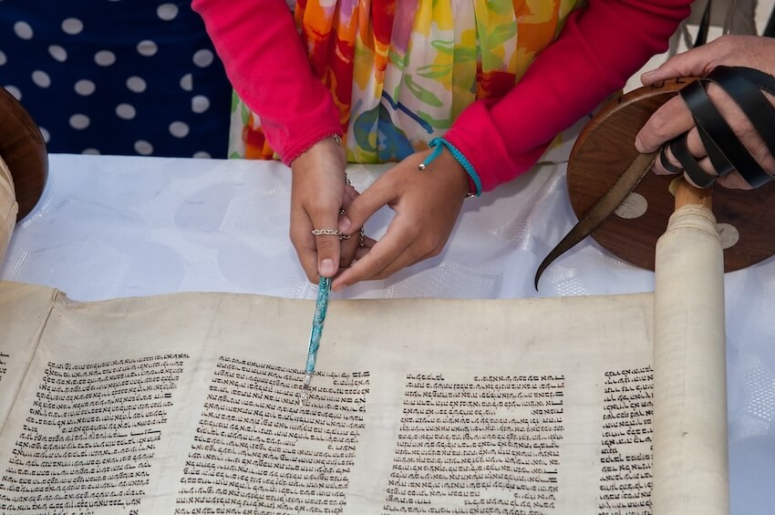 Bat Mitzvah invitations: young woman reading the Torah